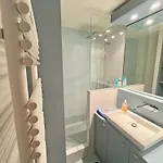 Lägenhet Golfe Juan - 5min Des Plages - Parking Privee - Piscine Rooftop