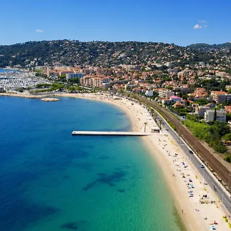 Golfe Juan - 5min Des Plages - Parking Privee - Piscine Rooftop 公寓 *