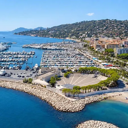 Golfe Juan - 5min Des Plages - Parking Privee - Piscine Rooftop 瓦洛里